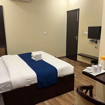 Hotel Mayur Palace Agra  Εξωτερικό φωτογραφία