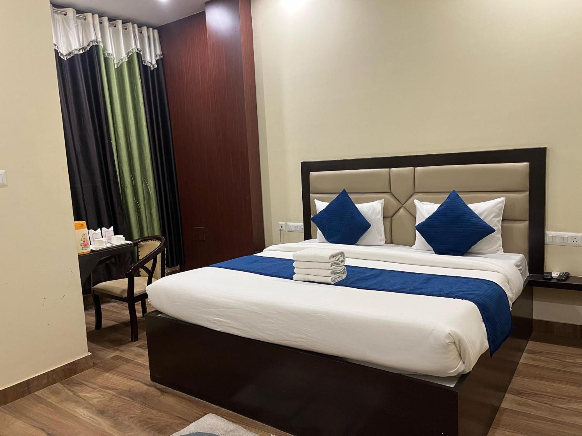 Hotel Mayur Palace Agra  Εξωτερικό φωτογραφία
